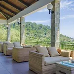 Dionysos Hotel